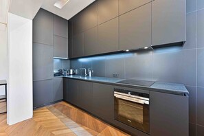 Luxury 2 Bedroom Apartment (Vitezna 6) | 私人廚房 | 大型冰箱、微波爐、烤箱、爐台