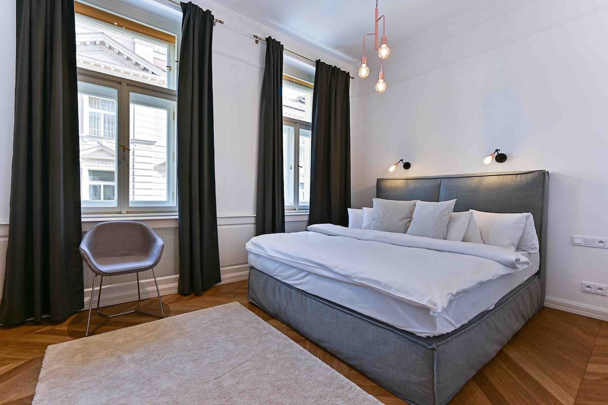 Iron/ironing board, free WiFi, bed sheets