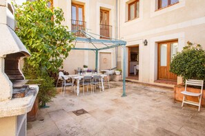 Traditional Chalet, 4 Bedrooms, City View (Panadero) | Terrace/patio - El Bulín de Pedraza (Pedraza)