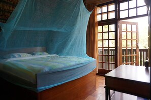 Hus - 3 sovrum - utsikt mot stranden - mot vattnet | 3 sovrum, skrivbord, strykjärn/strykbräda och sängkläder