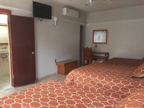 Triple Room, Multiple Beds