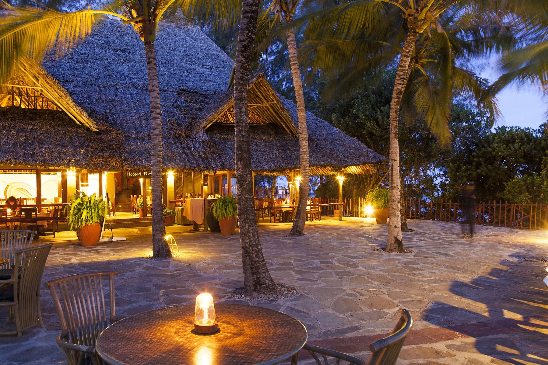 5 restaurants; breakfast, lunch and dinner served 