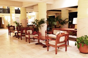 Coin salon dans le hall