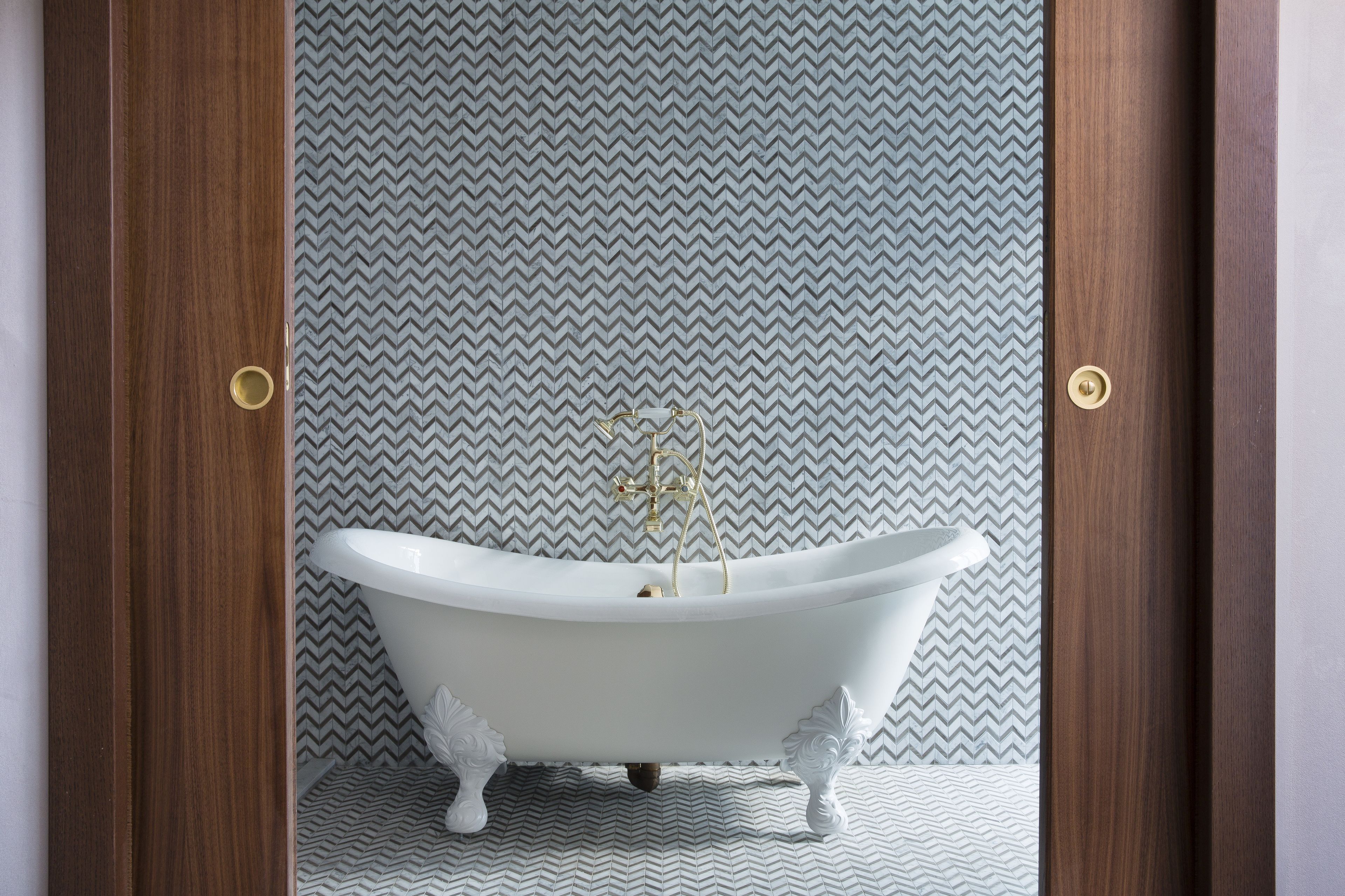 suite, 2 bedrooms, connecting rooms | deep-soaking bathtub