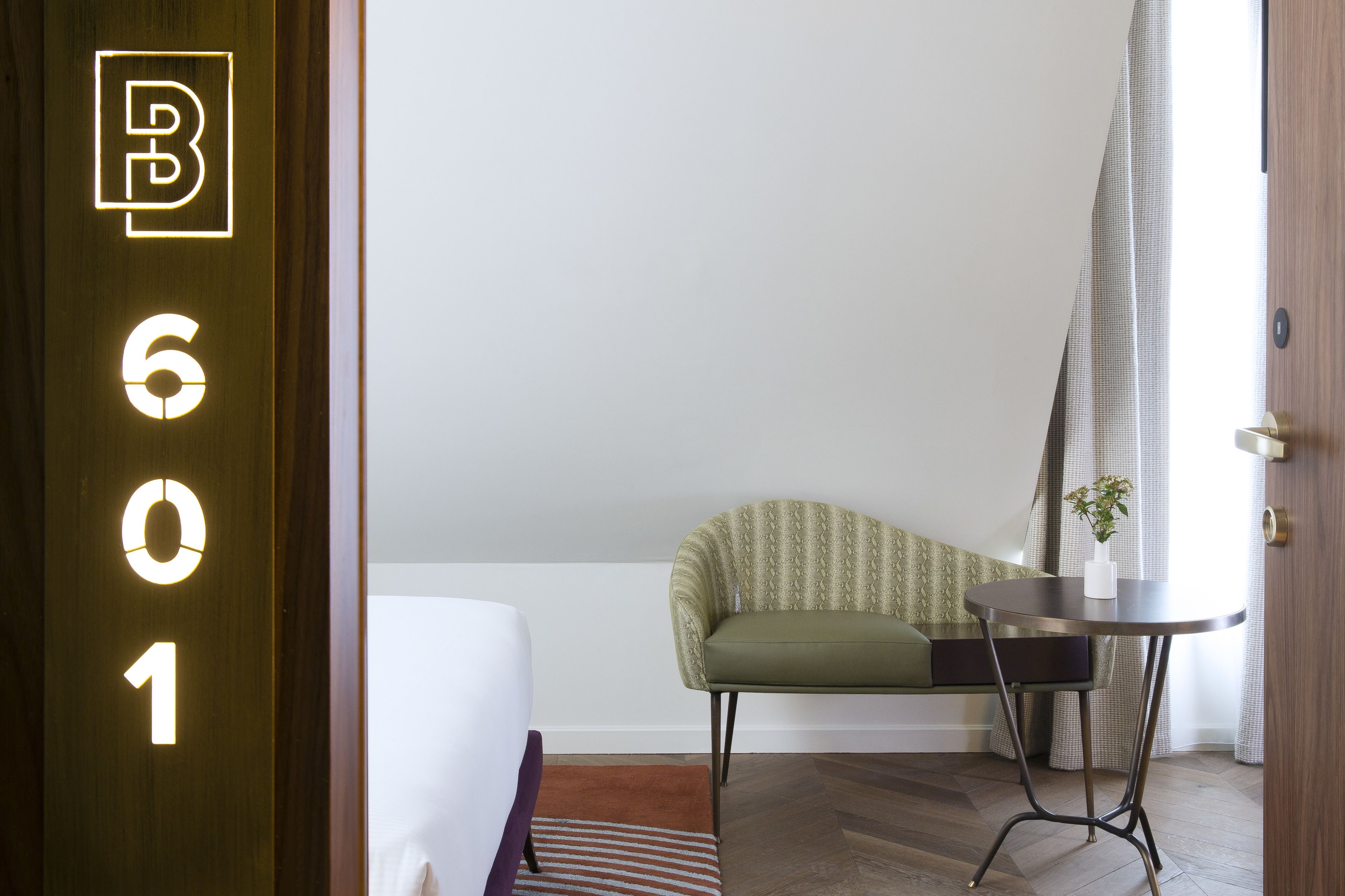 平板电视、收费电影