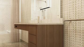 Een moderne badkamer met een houten wastafelmeubel, een grote spiegel en behang met een patroon.