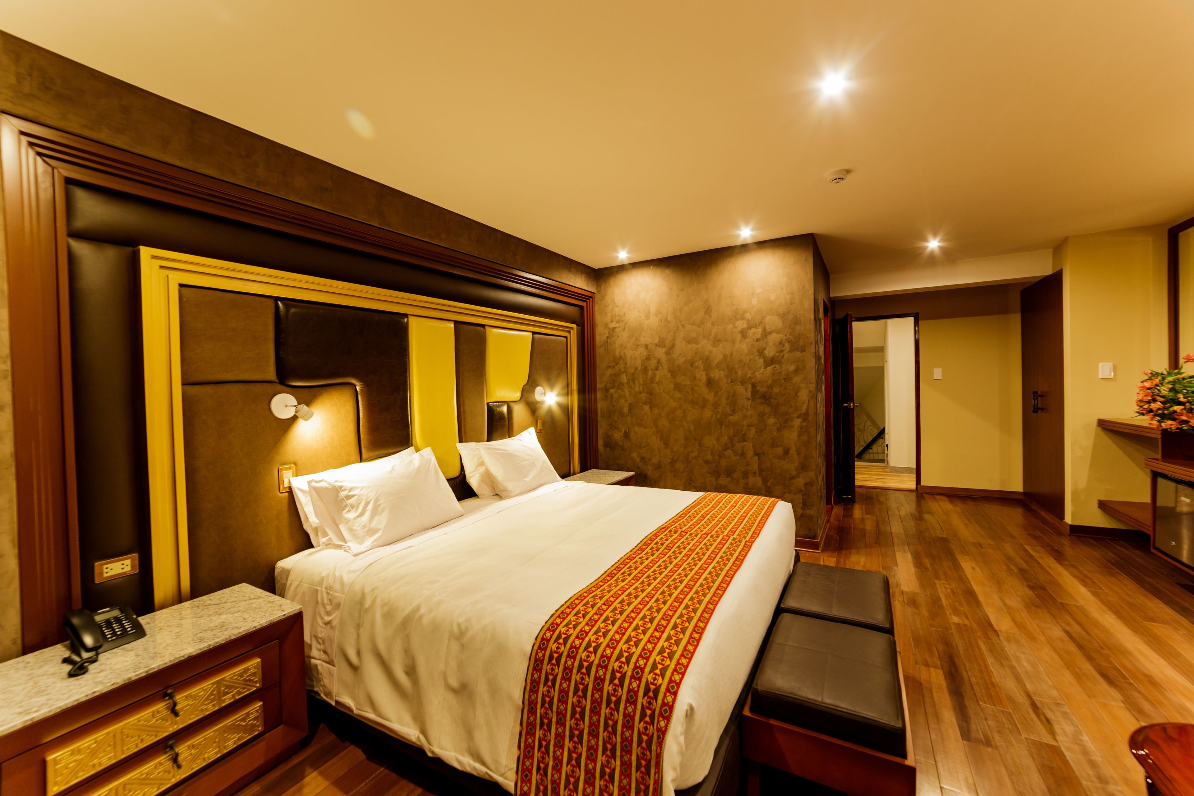deluxe suite, 1 king bed | 1 bedroom, down duvets, select comfort beds, minibar
