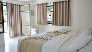 Hypo-allergenic bedding, minibar, free WiFi, bed sheets