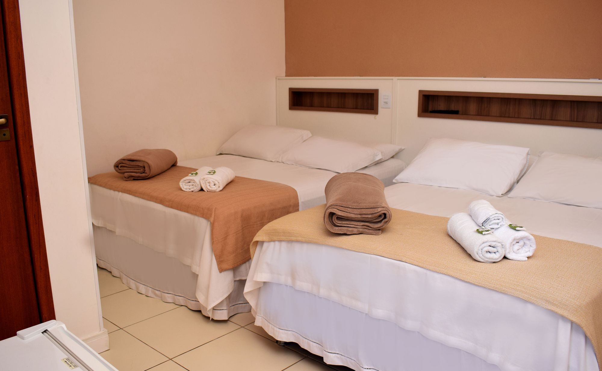 hypo-allergenic bedding, minibar, free wifi, bed sheets