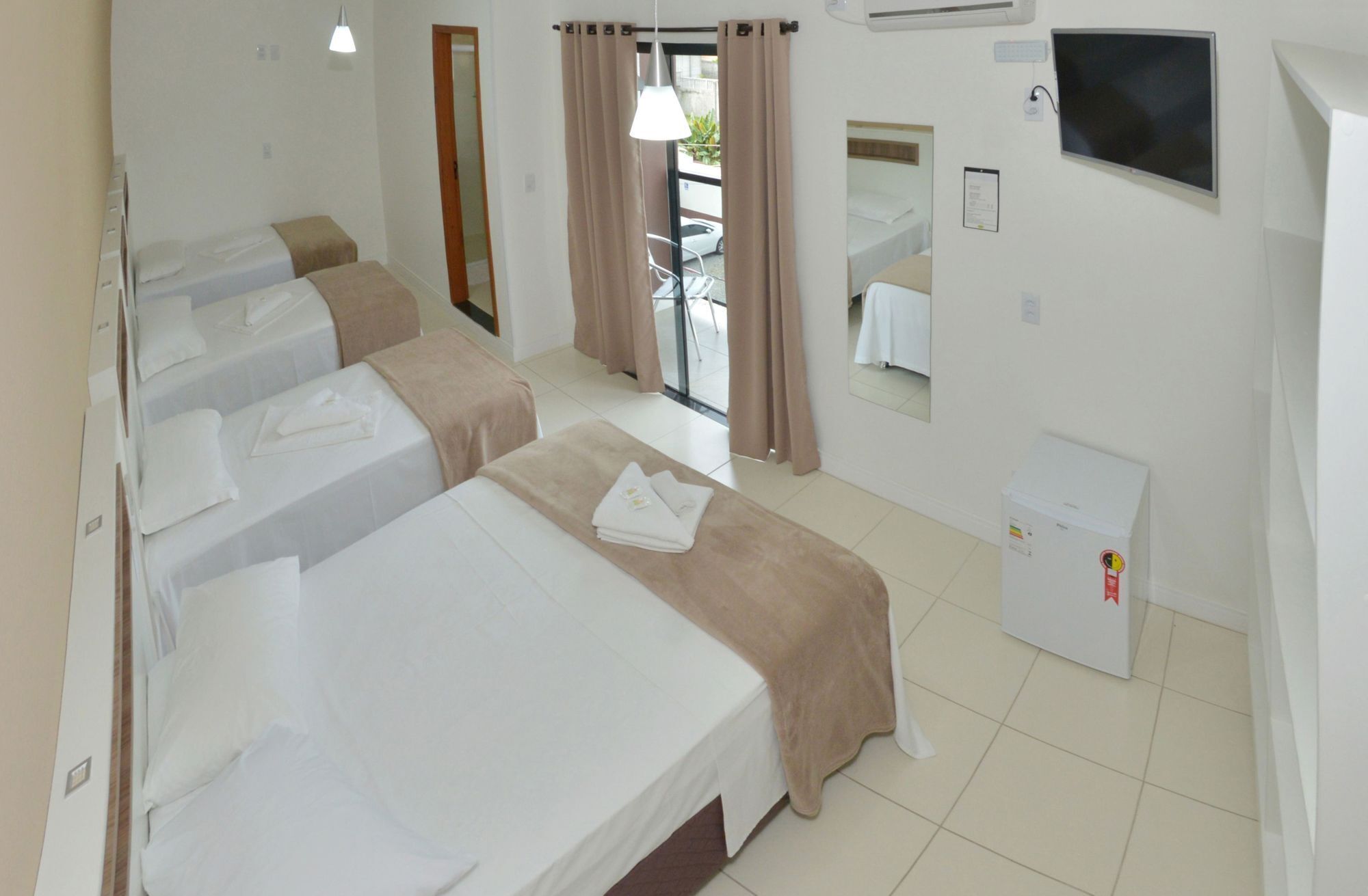 hypo-allergenic bedding, minibar, free wifi, bed sheets