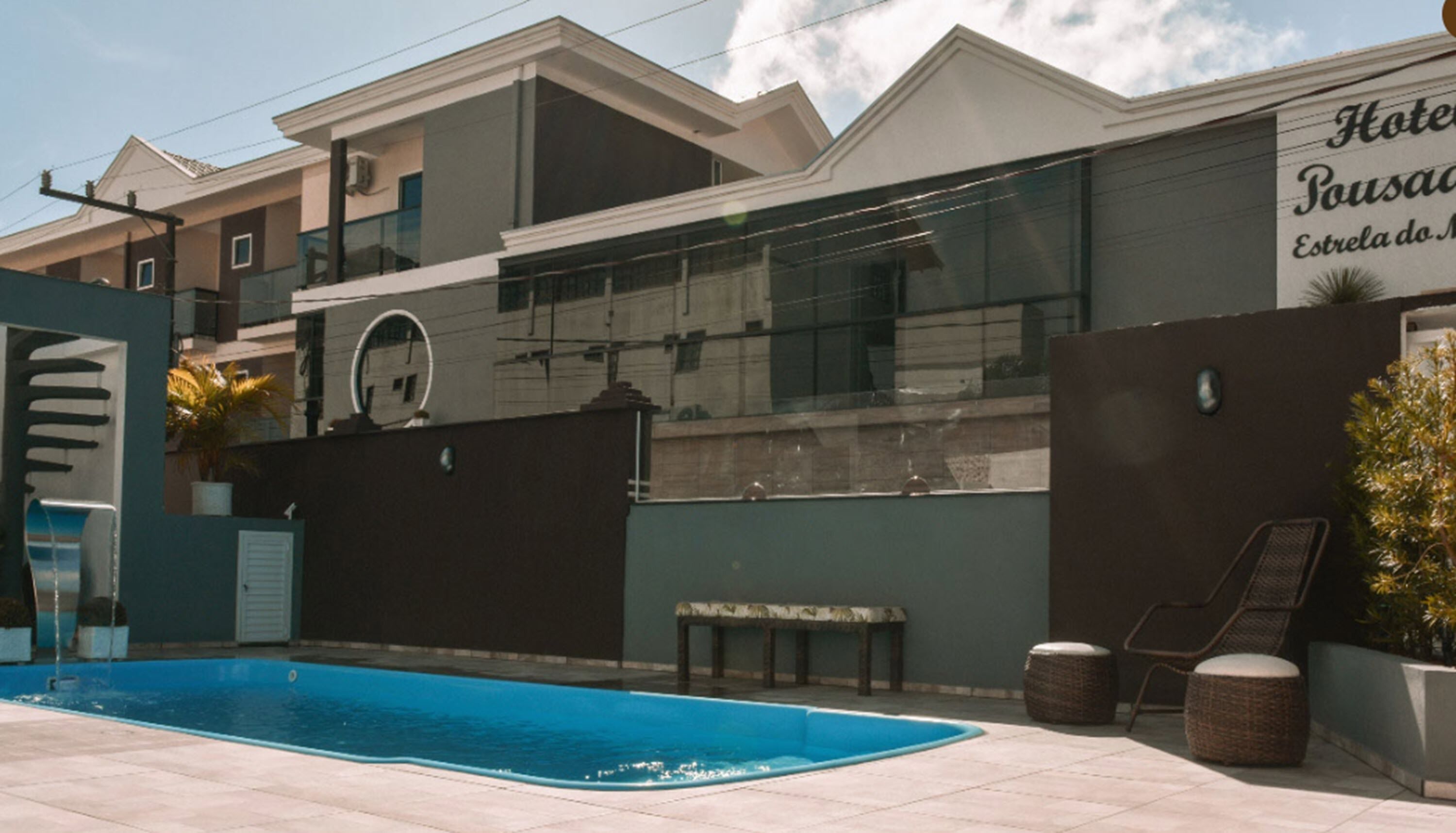 seasonal outdoor pool, open 8:00 am to 10:00 pm, pool umbrellas