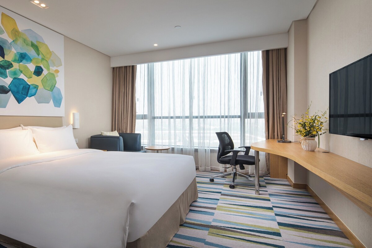 Minibar, in-room safe, desk, blackout drapes