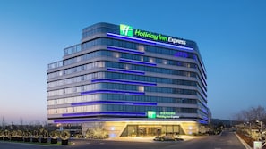 A Holiday Inn Express hotel with a modern design, featuring multiple floors and a prominent signage. - Holiday Inn Express Suzhou Taihu Lake by IHG (Suzhou)
