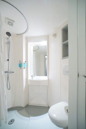 샤워 시설, 헤어드라이어, 타월