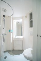 Ducha, secador de pelo, toallas