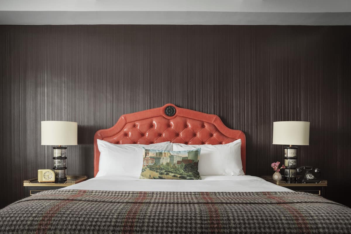 Ropa de cama de alta calidad y camas con pillow-top