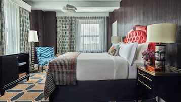 高級寝具、ピロートップベッド、セーフティボックス (室内)、デスク