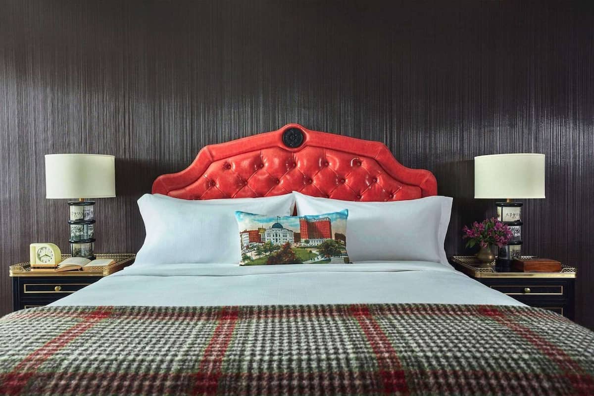 Literie de qualité, lit avec matelas à plateau-coussin