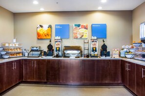 Free daily on-the-go breakfast  - Comfort Inn & Suites Niagara Falls Blvd USA (Niagara Falls)