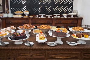 Free daily buffet breakfast - Hotel Serra Vista (Tiradentes)