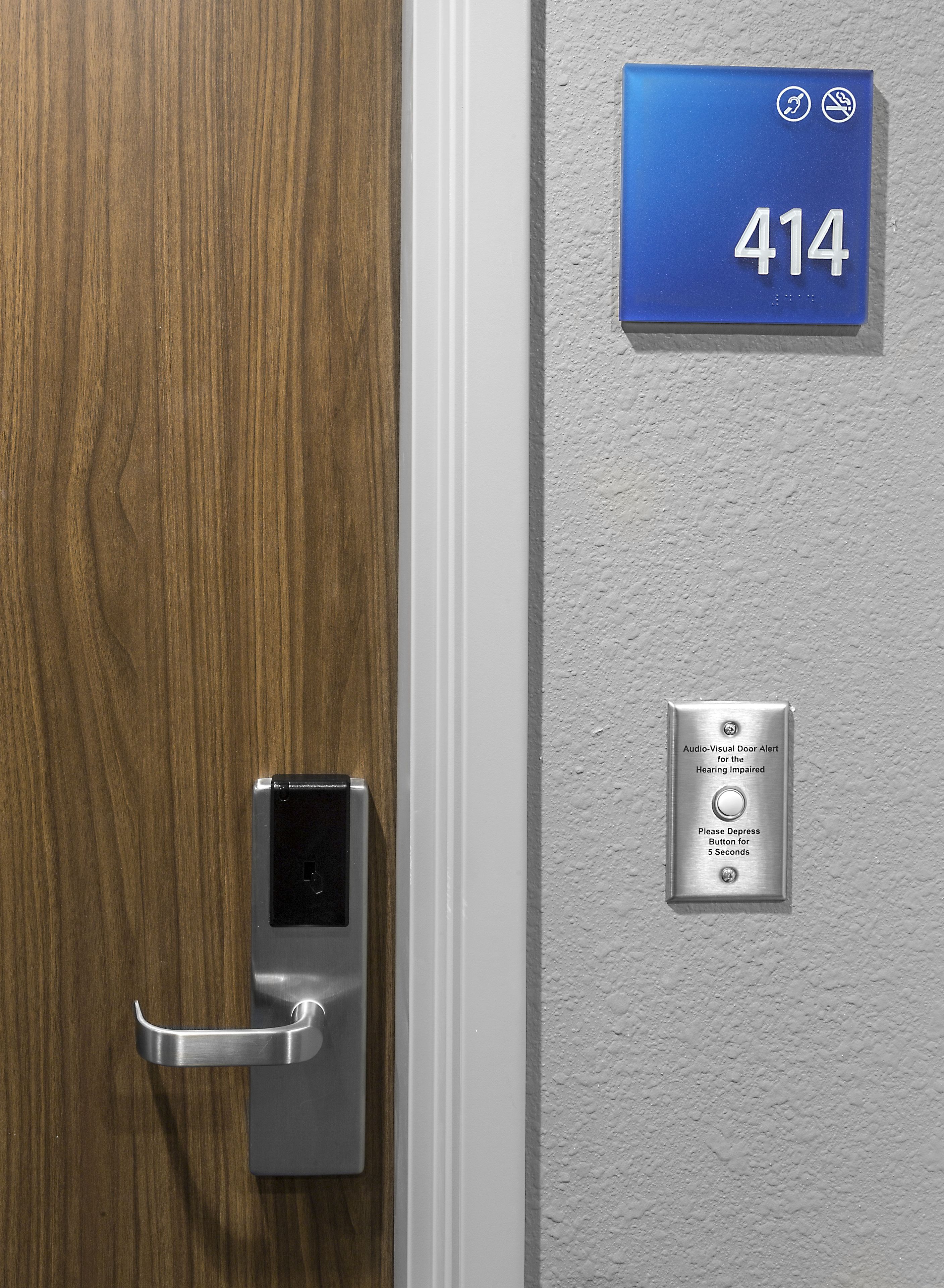 standard room, 1 king bed, accessible (communication) | 1 bedroom, in-room safe, desk, blackout curtains