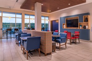Free daily buffet breakfast  - Holiday Inn Express & Suites Farmville by IHG (Farmville)