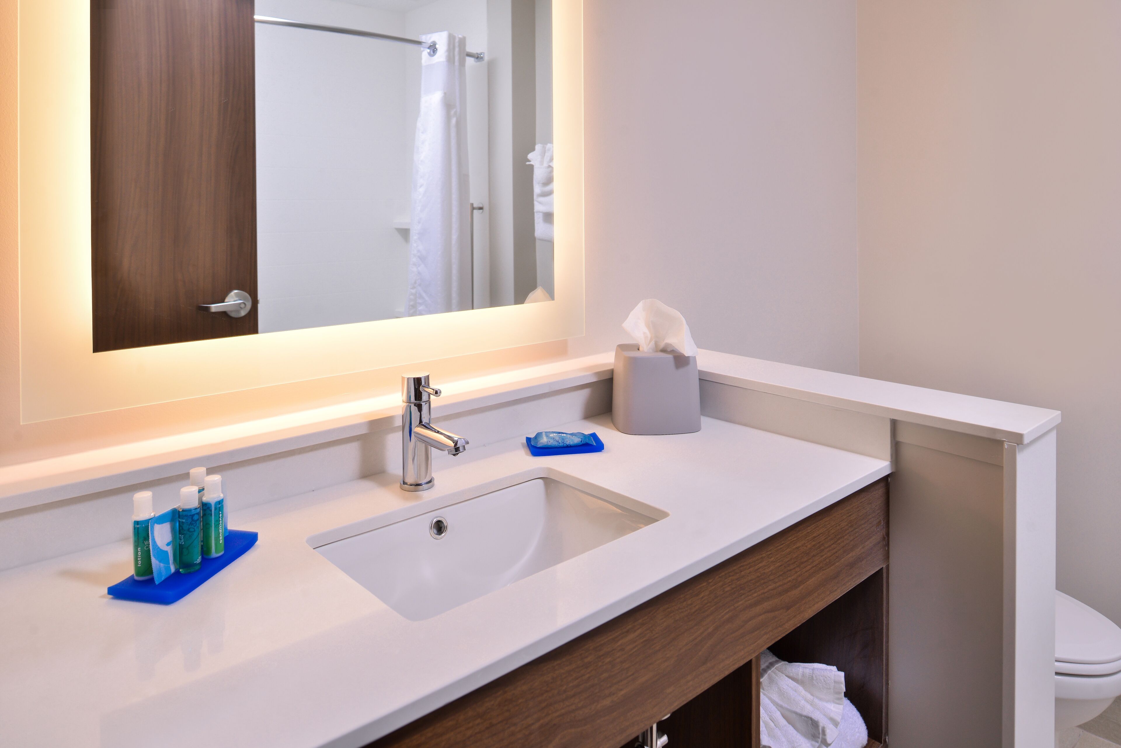 standard room | bathroom | towels