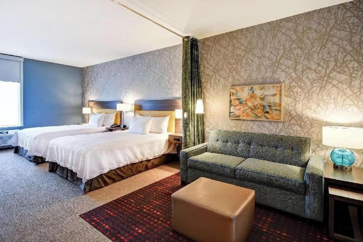 Premium bedding, in-room safe, desk, blackout curtains