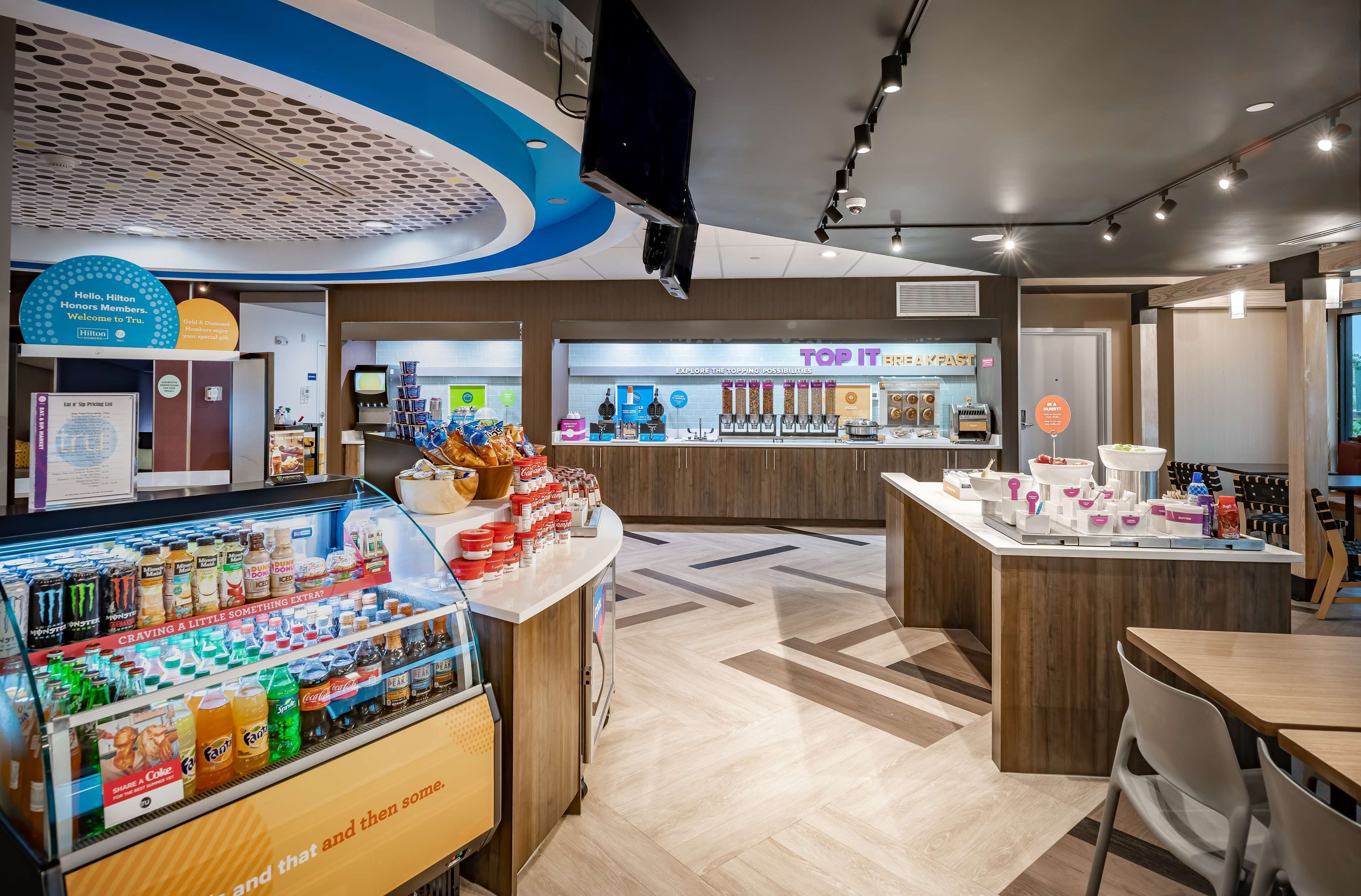 Café da manhã com buffet grátis todos os dias