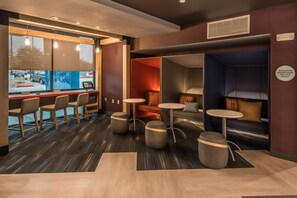 Lobby - Tru by Hilton Garland Richardson (Garland)