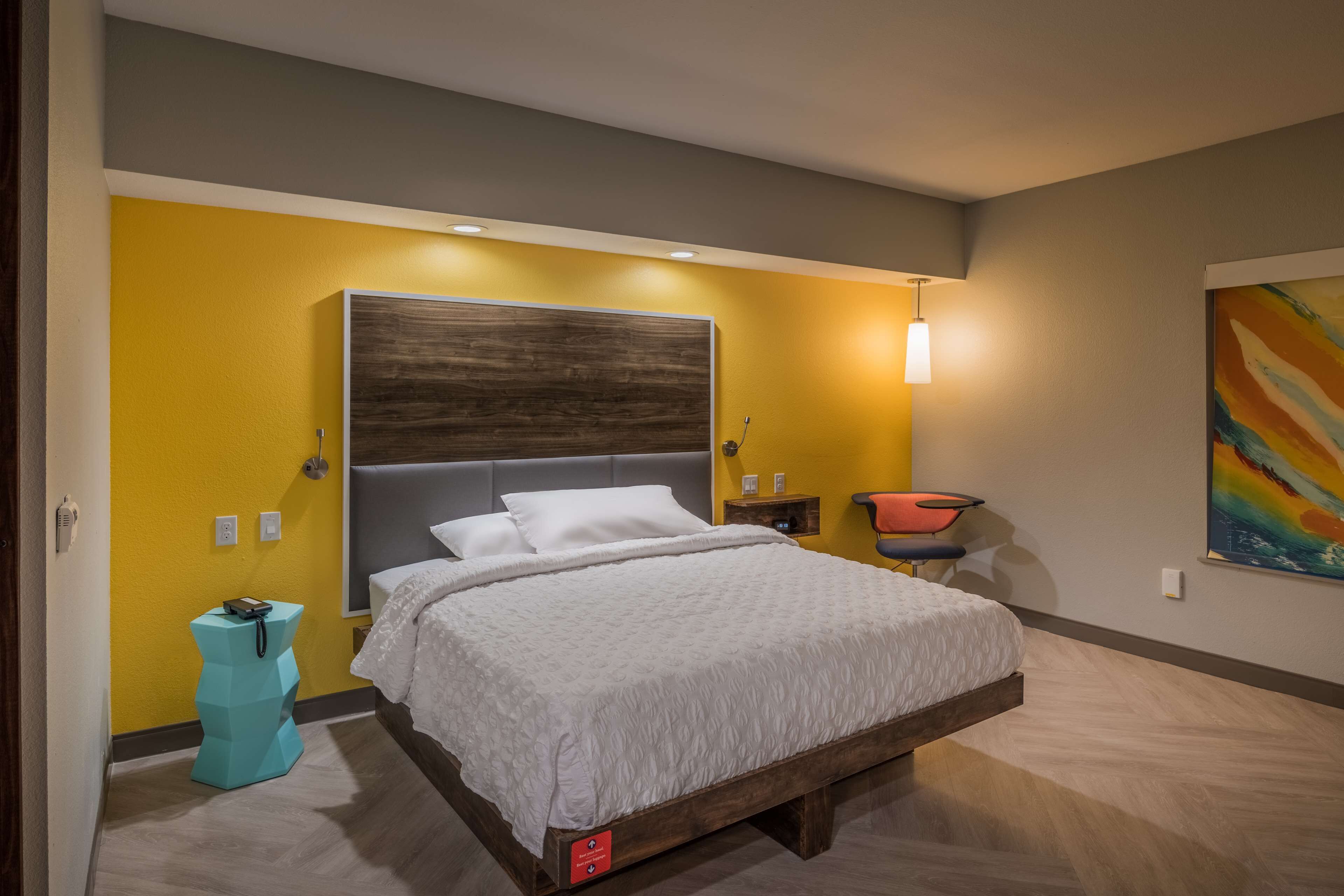 room, 1 king bed, accessible (hearing) | desk, blackout curtains, iron/ironing board, free wifi