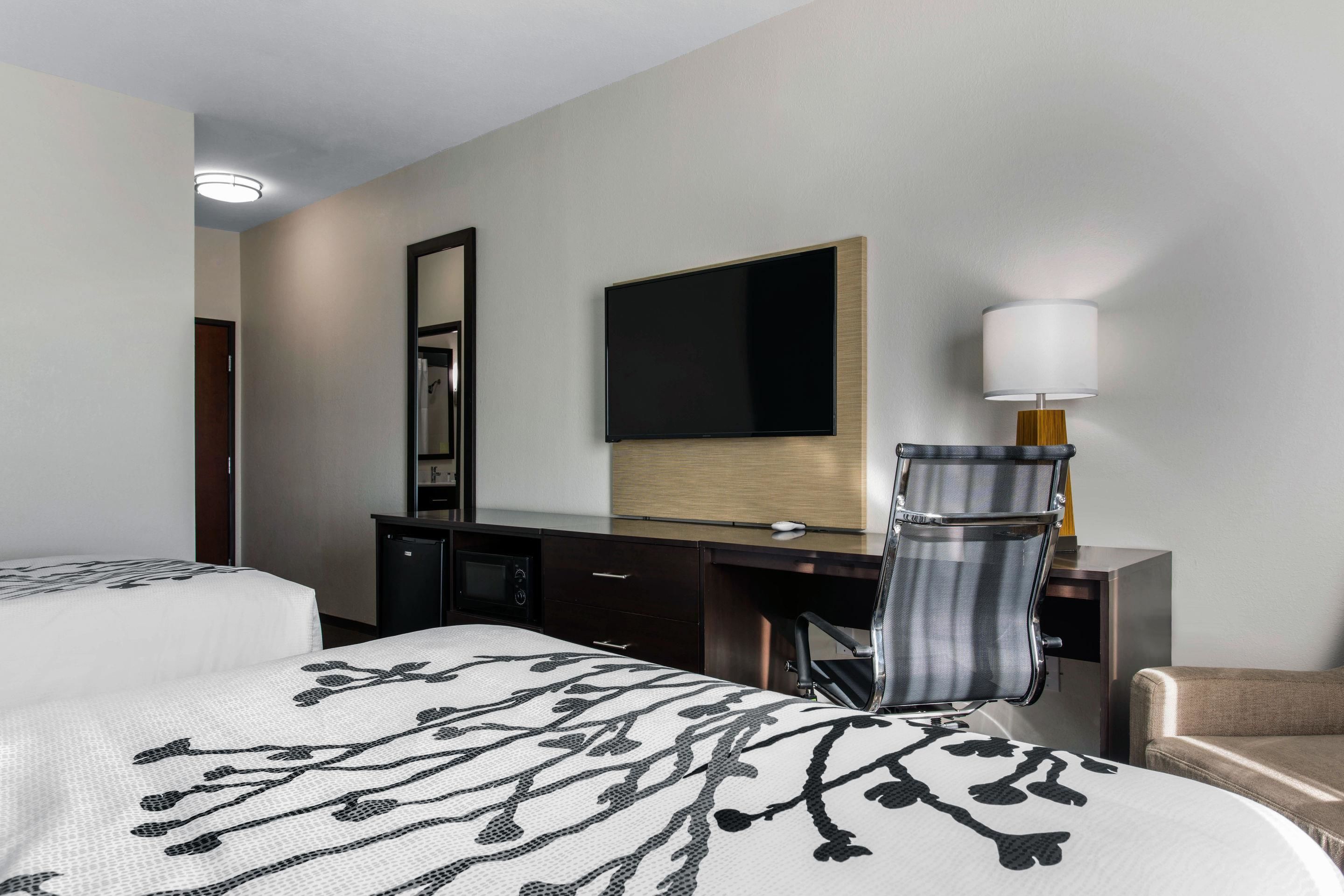 desk, free wifi, bed sheets