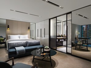 Premium bedding, down comforters, minibar, in-room safe - The Murray, Hong Kong, a Niccolo Hotel (Hong Kong)