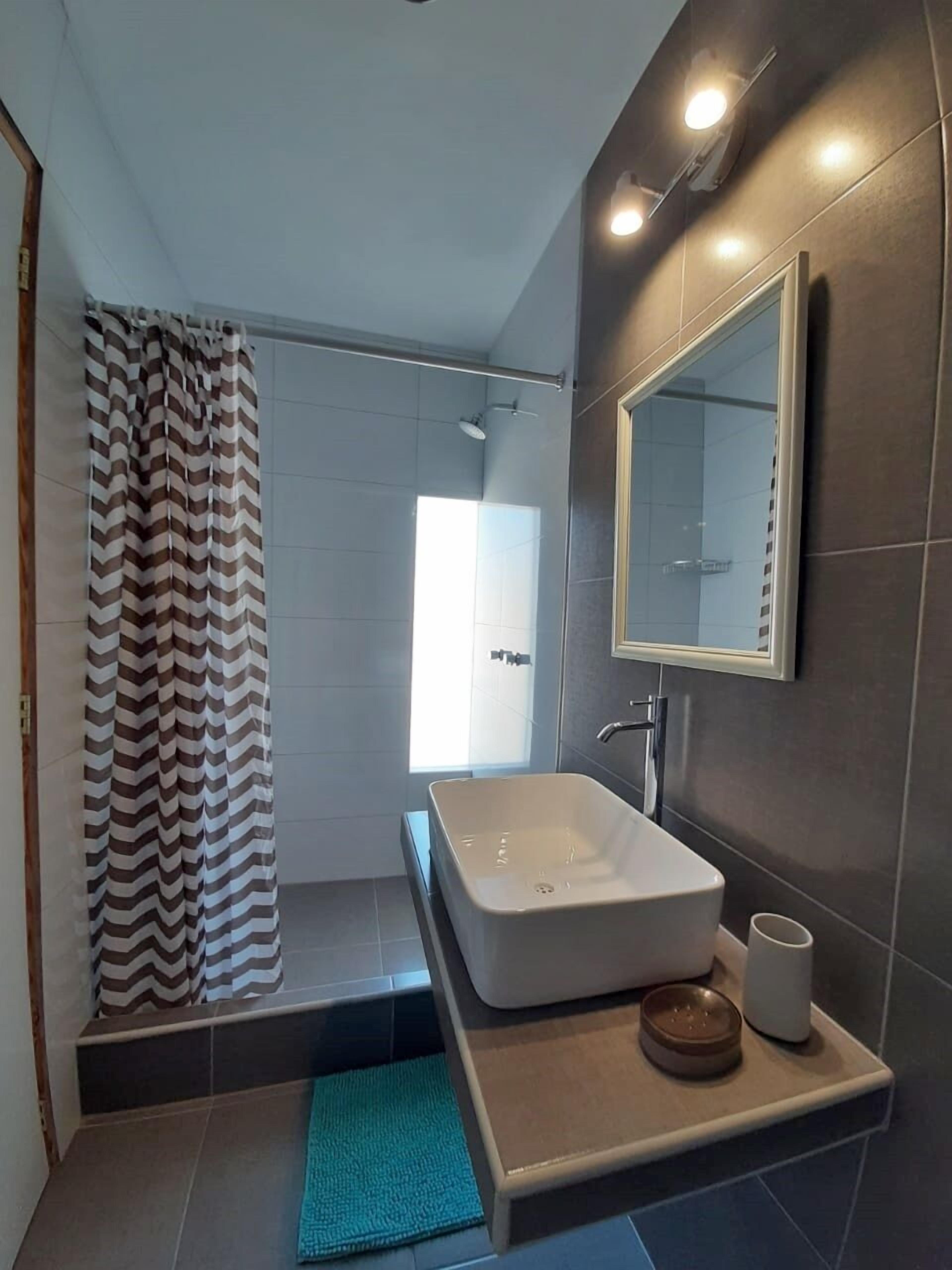 Economy Double Room | Bathroom | Shower, hair dryer, towels, soap
