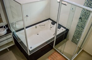Double Room, Bathtub | Deep-soaking bathtub - Pousada Joana Guest House (Penha)