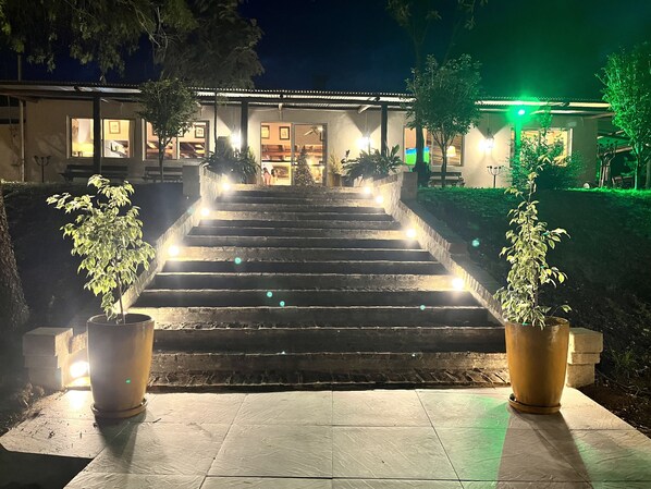 Front of property – evening/night - Hotel La Castellana (Paysandu)