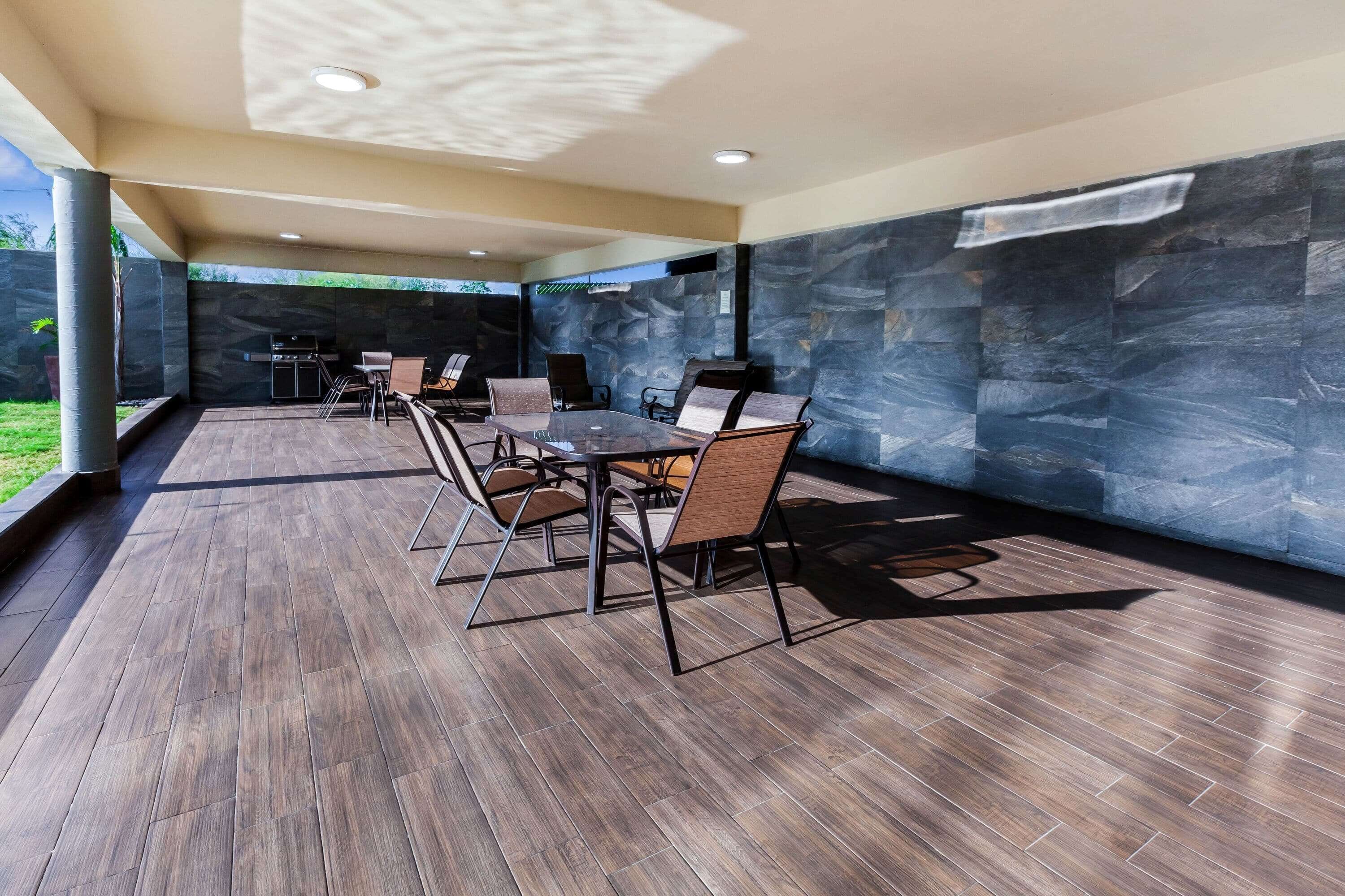 Hồ bơi ngoài trời 