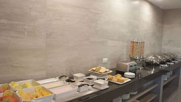 Daily cooked-to-order breakfast for a fee