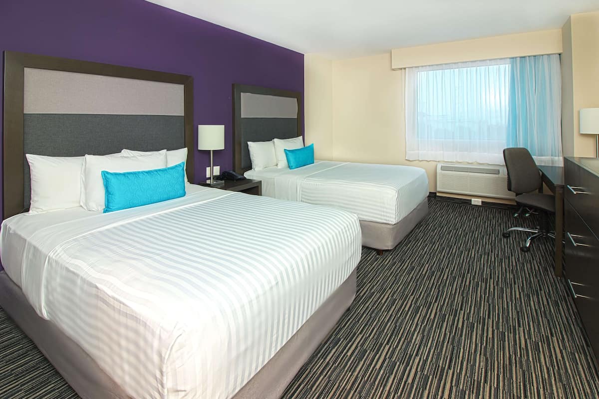 1 bedroom, Egyptian cotton sheets, premium bedding, down comforters