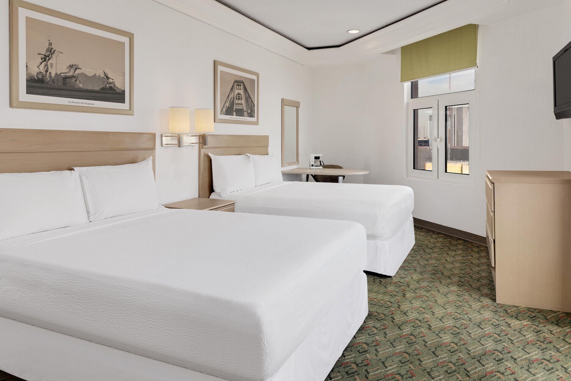 Zimmersafe, Schreibtisch, schallisolierte Zimmer, kostenlose Babybetten