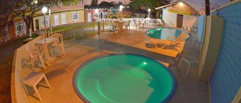 2 outdoor pools