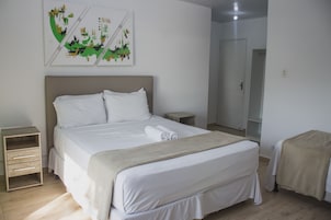 Suíte estúdio superluxo, vista para o mar | Frigobar, cortinas blackout, ferros/tábuas de passar roupa