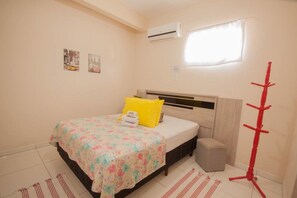 Quarto casal | Wi-Fi de cortesia, roupa de cama