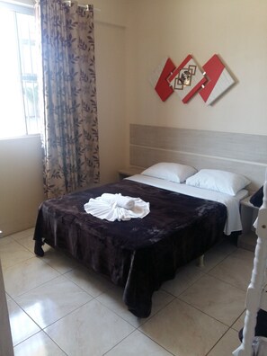 Minibar, individually furnished, blackout curtains, iron/ironing board - Hotel Rochamar (Penha)