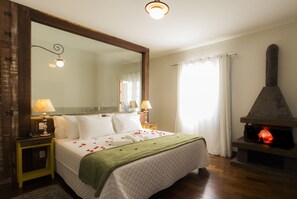 ミニバー、デスク、WiFi (無料)、ベッドシーツ