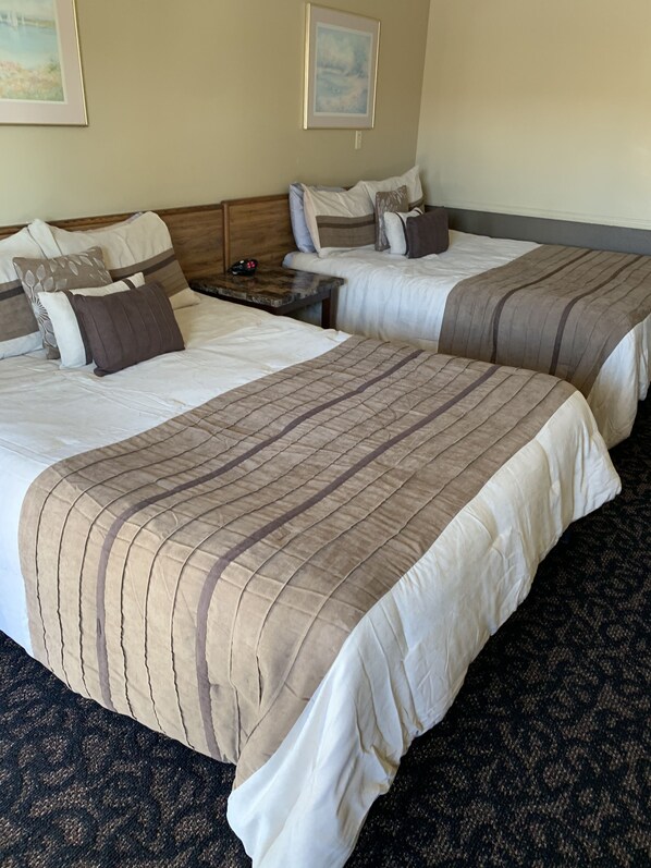 Surmatelas, bureau, rideaux occultants, Wi-Fi gratuit