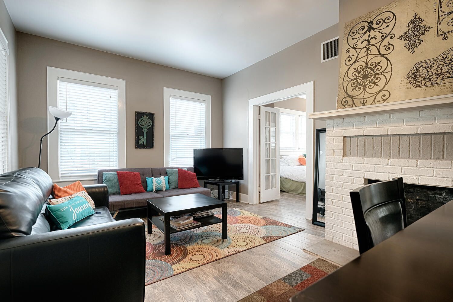 DOWNTOWN AUSTIN SLEEPS 4-WALK TO 6thST- SXSW,ACL,Many Shops,Restaurants,Bars  