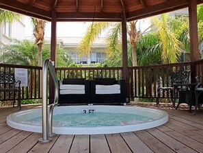 Baignoire à remous extérieure