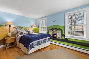 4 bedrooms, desk, iron/ironing board, free WiFi - Gorg 6KSF w lrg pool, sleeps 12, 4.5 baths, rec room w bar, pool table & gym. (Walpole)