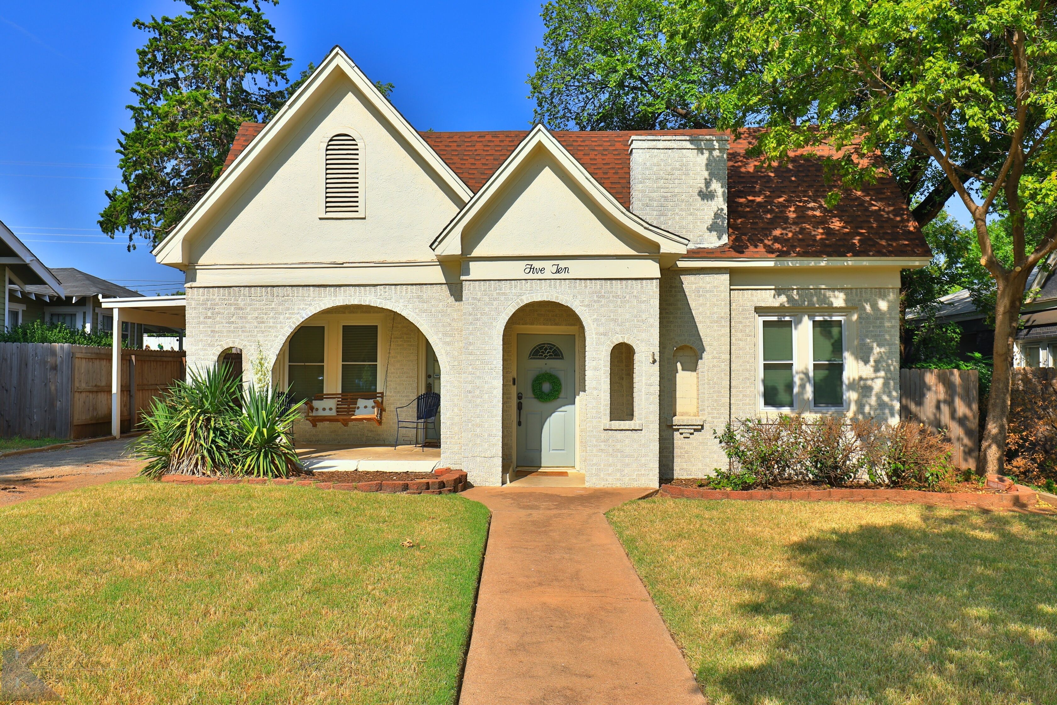 Cottage In Historic Sayles Area